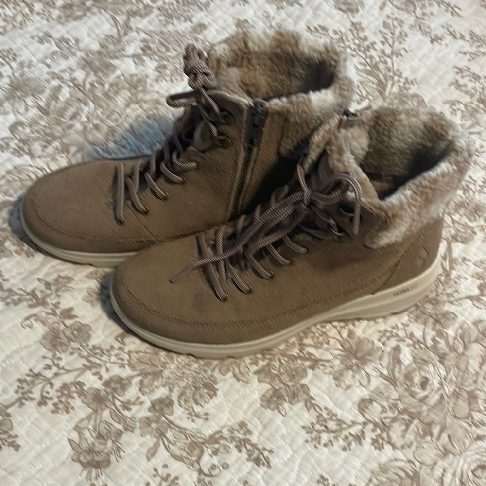 Skechers Women's warm bootie ! Tan with checked cuff